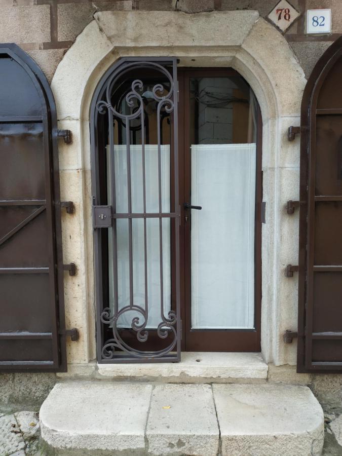 Bed And Breakfast In Piazza Orazio Venosa Exterior foto