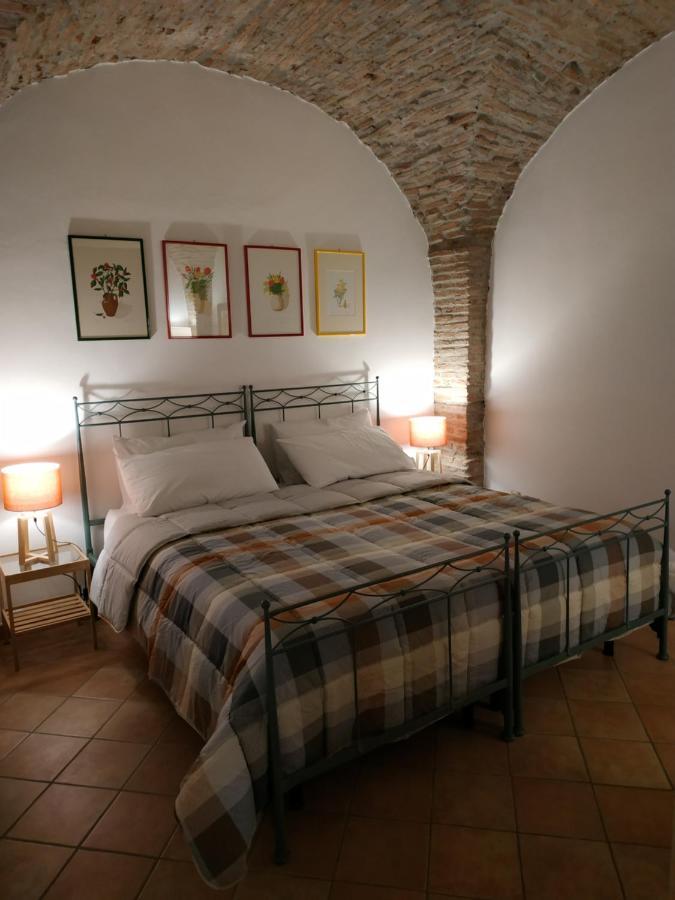 Bed And Breakfast In Piazza Orazio Venosa Exterior foto