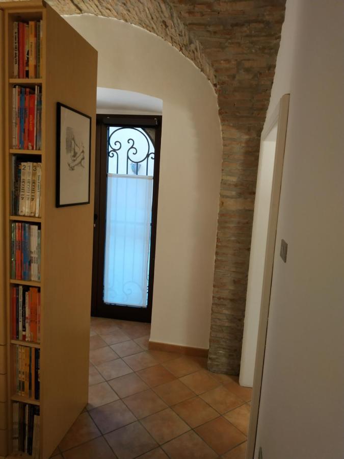 Bed And Breakfast In Piazza Orazio Venosa Exterior foto
