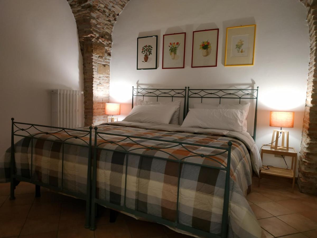 Bed And Breakfast In Piazza Orazio Venosa Exterior foto