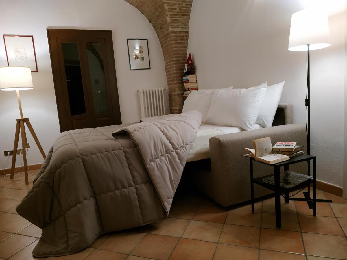 Bed And Breakfast In Piazza Orazio Venosa Exterior foto