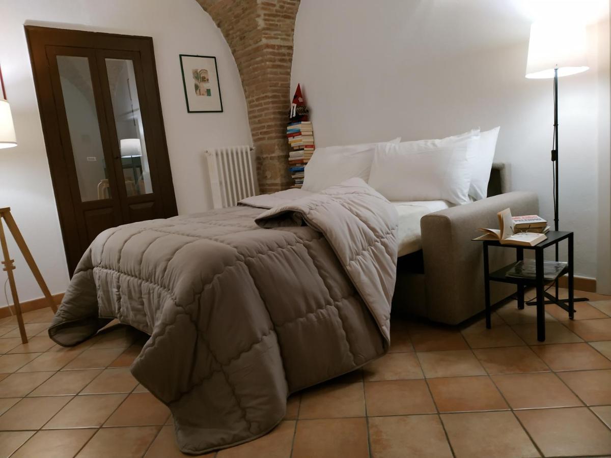 Bed And Breakfast In Piazza Orazio Venosa Exterior foto